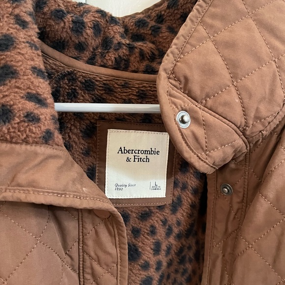 🌟HP🌟 Abercrombie Fleece Leopard Button-Down Jacket - Picture 3 of 3